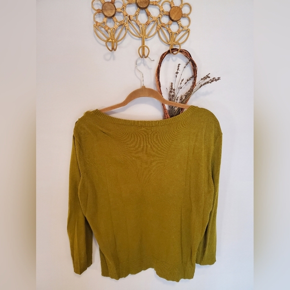Women's Green Sweater - Picture 8 of 10